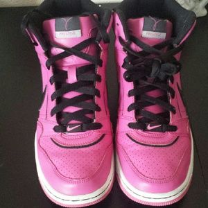 Nikes womans prestige