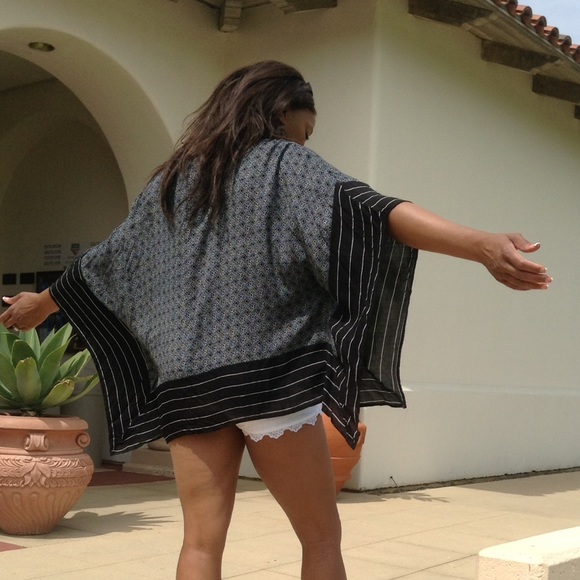 FRANCESCAS Black and White Boho Tunic - Picture 6 of 8