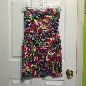 Hot strapless mini dress! With pockets!