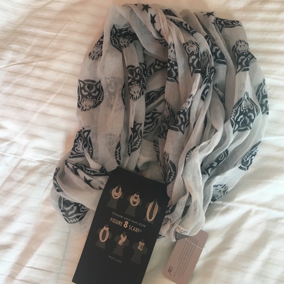 Figure 8 scarf