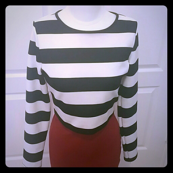 Black and cream striped zip up crop top - Picture 1 of 2