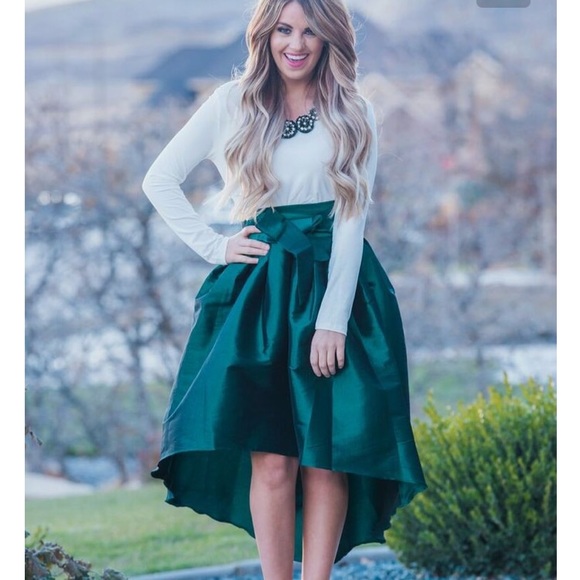 Beautiful high low skirt , its an emerald green,