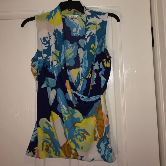 EUC CAbi Top. #741 Print Wrap Top.