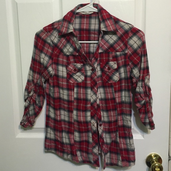 Super cute 3/4 sleeve plaid shirt
