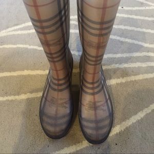 Burberry rain boots checkered size 6.5