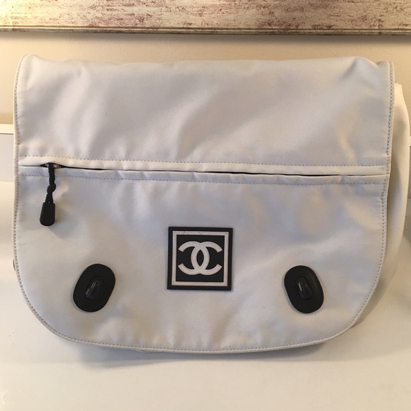 CHANEL Handbags - CHANEL CROSSBODY BAG 100% AUTHENTIC