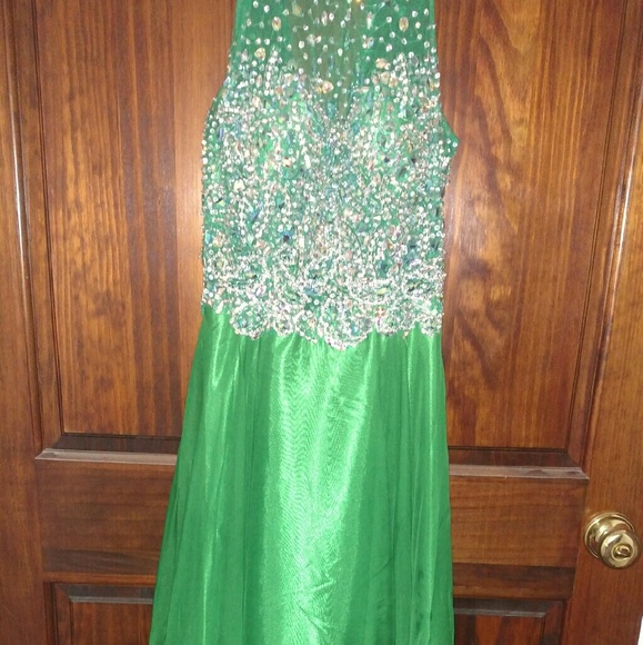 Emerald Green Size 6 Prom Dress
