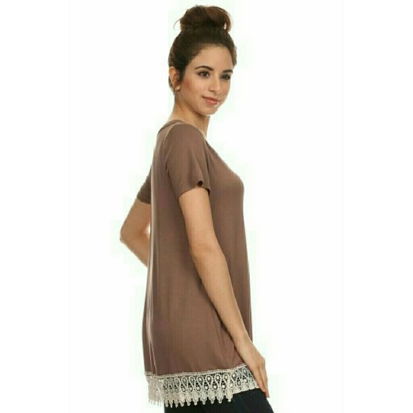 Short sleeve v-neck lace trim tunic top NWT - Picture 2 of 4