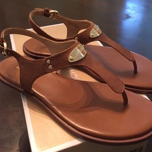Michael Kors Plate Thong sandals size 8 Luggage