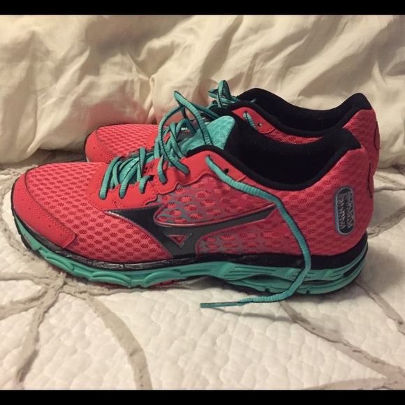 Women's Mizuno Running Sneakers size 10