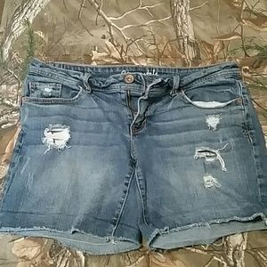 Aeropostale boyfriend crop shorts