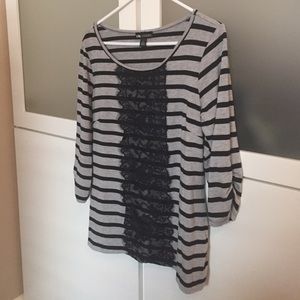 Black and grey stripe 3/4 length sleeve shirt