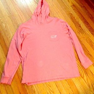 Med. size women's vineyard vines tee