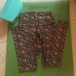 LIMITED ED LULULEMON sequin patterned yoga pants