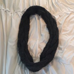 Charcoal gray American Eagle Infiniti scarf