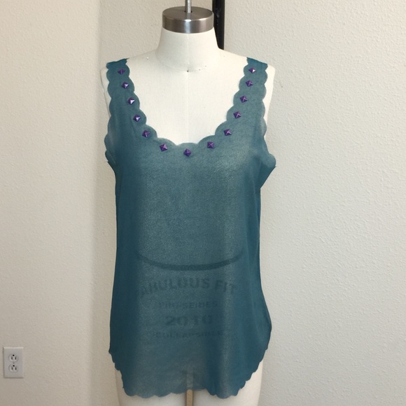 Sleeveless top w/ finished scallops edges & studs