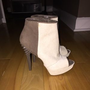 Rachel Roy Platform booties NWOT 7.5