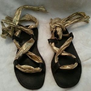*FREE WITH PURCHASE*Roxy leg wrap sandals sz 7