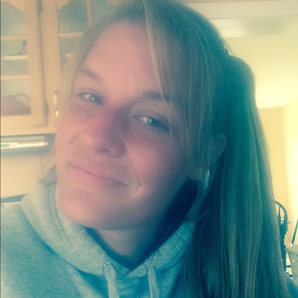 Meet your Posher, Hilary