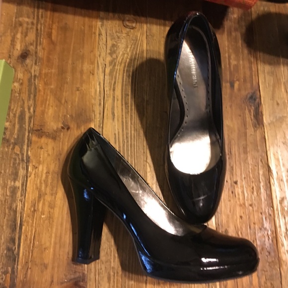 Gianni Bini black patent chunky heels.