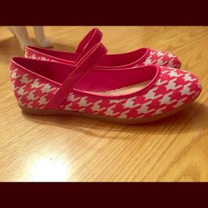 Hot pink houndstooth strappy ballet flat