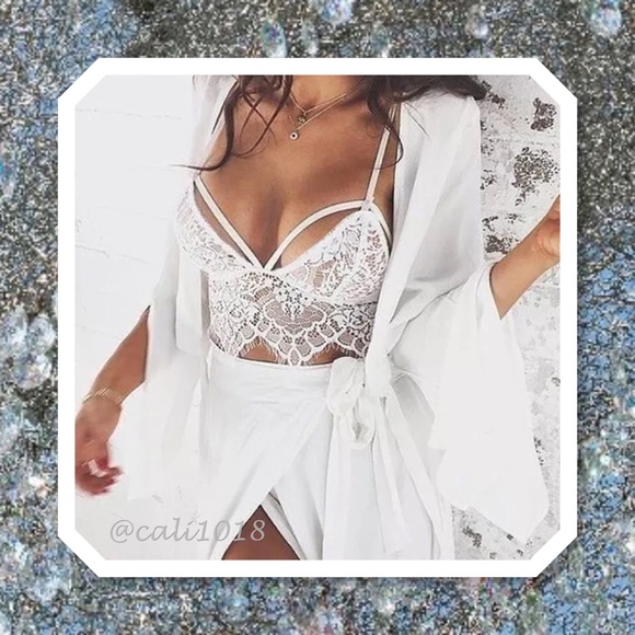 Glam Squad 2 You Tops - 🆕1/$25 2/$40 White Lace Bralette Crop Top Bustier