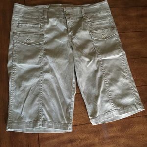 ✨ SALE ✨ NWOT Plugg Bermuda shorts sz 11