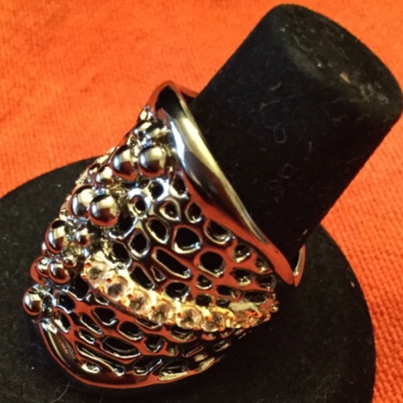 Anitanja Sea Fan Noir Ring - Size 6 - Picture 4 of 4