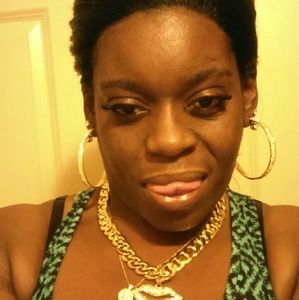 Meet your Posher, Crystal