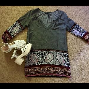 ✨SOLD ON MERC✨Paisley print mini dress