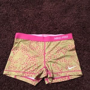 Large Nike Spandex Shorts 💪🏼