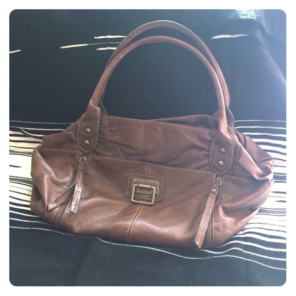 Brown slouchy purse.