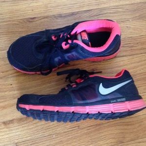 brand new nike dual fusion st2