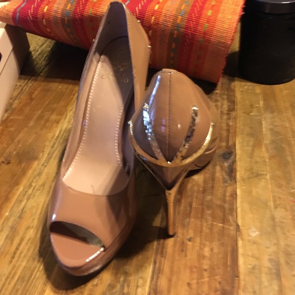 Vince Camuto nude heels