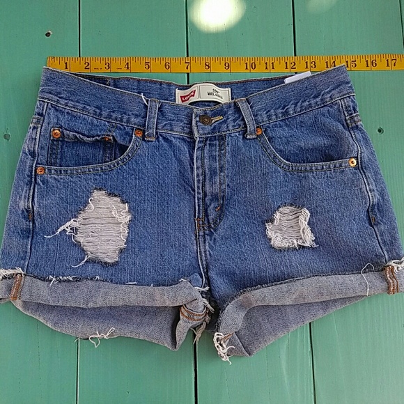 Levis High waisted Denim shorts size 29"w