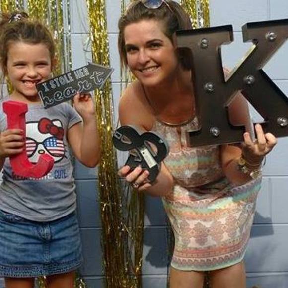 Meet your Posher, Kendra - Picture 1 of 1