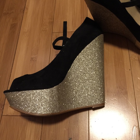 Gold sequin wedges - Picture 2 of 4