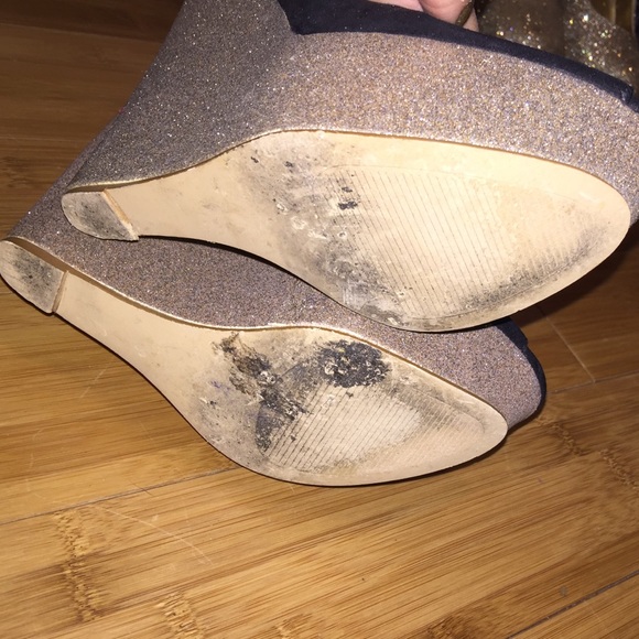 Gold sequin wedges - Picture 3 of 4