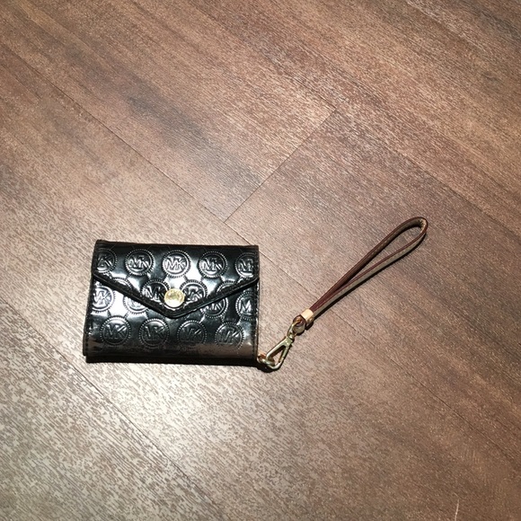 Michael kors phone case and wristlet