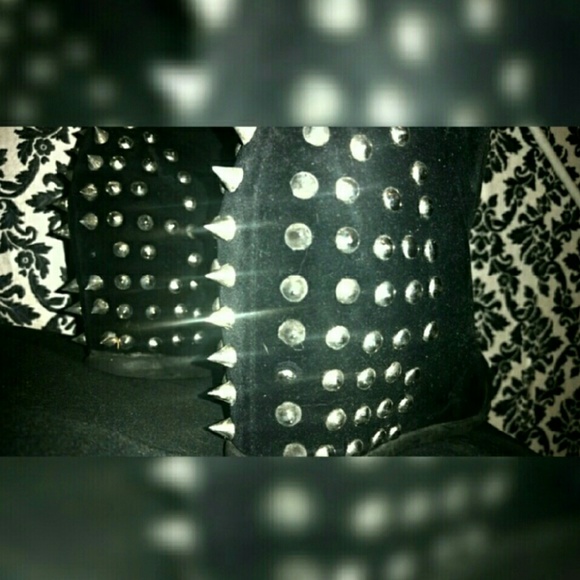 Spiked Boots/Heel - Picture 2 of 2