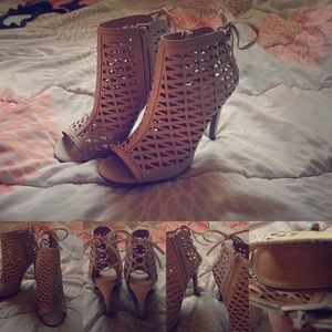 Lauren Conrad cut out peep toe heel