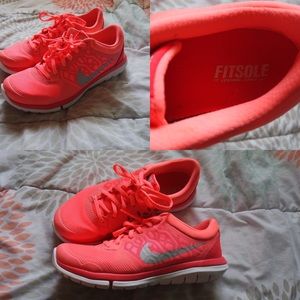 Nike for sole coral athletic shoe