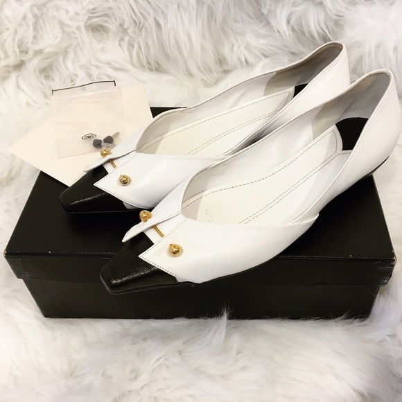 Authentic Chanel Tuxedo Collar Barbell Flats