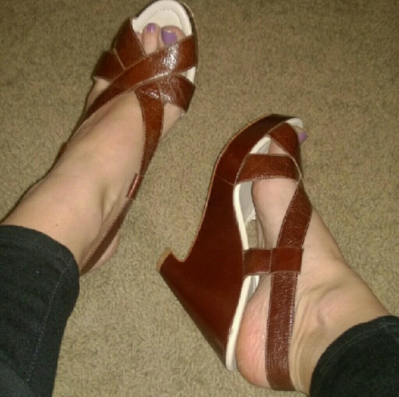 Saks Fifth Avenue burgundy brown wedges 7.5