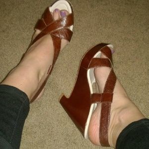 Saks Fifth Avenue burgundy brown wedges 7.5