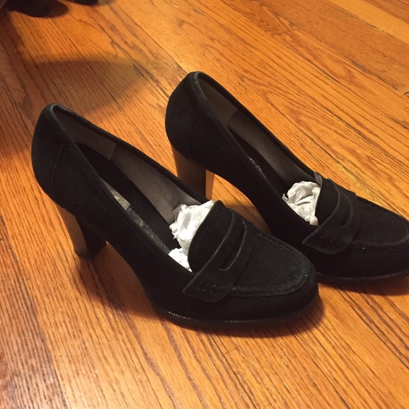 Shoes - Picture 2 of 4