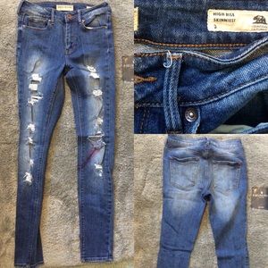 Bullhead skinny jeans with holes size 3