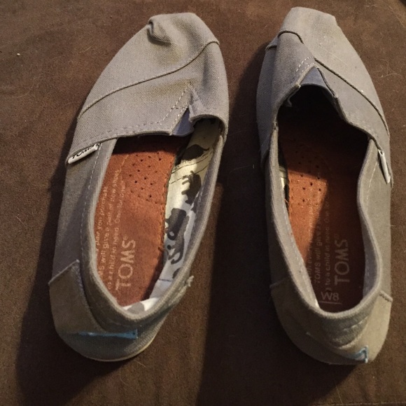 Gray size 8 Toms