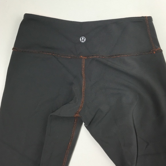 Reversible lululemon "Wonder Under" crops