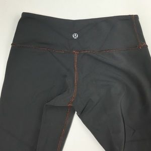 Reversible lululemon "Wonder Under" crops